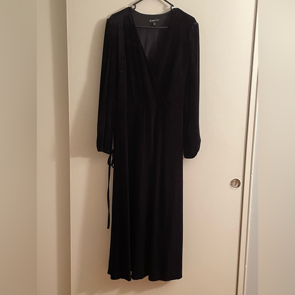 Black velvet dress with waist tie
